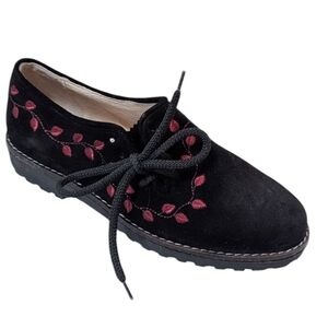 Alp Traum,Black Suede Loafers With Red Embroidered Vines. 7.5(38.5)